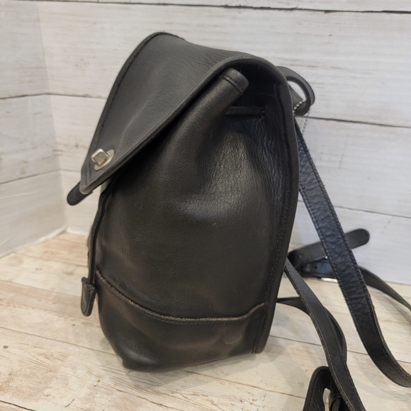 Coach legacy vintage backpack in black glove leather - Picture 13 of 16